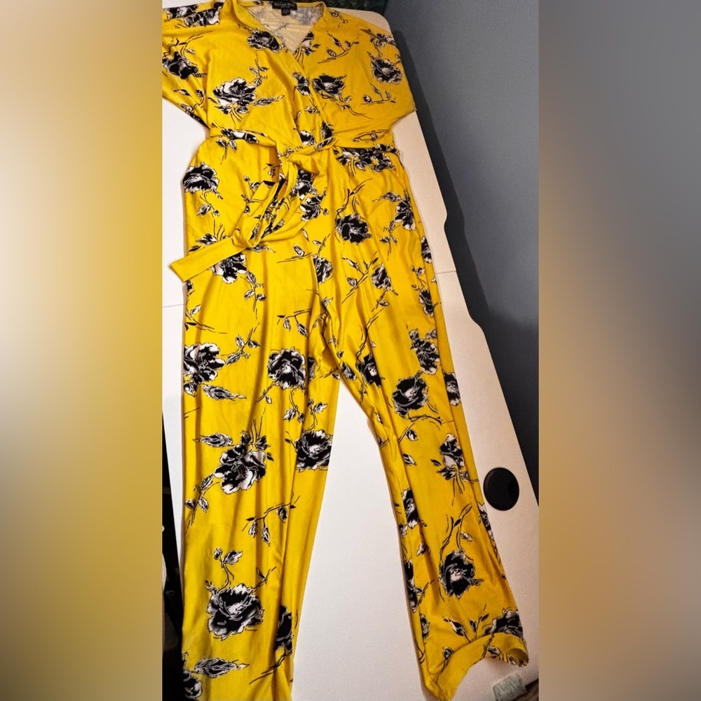Short Sleeve Cold Shoulder Floral Yellow Jumpsuit Summer Romper size XL - Picture 3 of 4